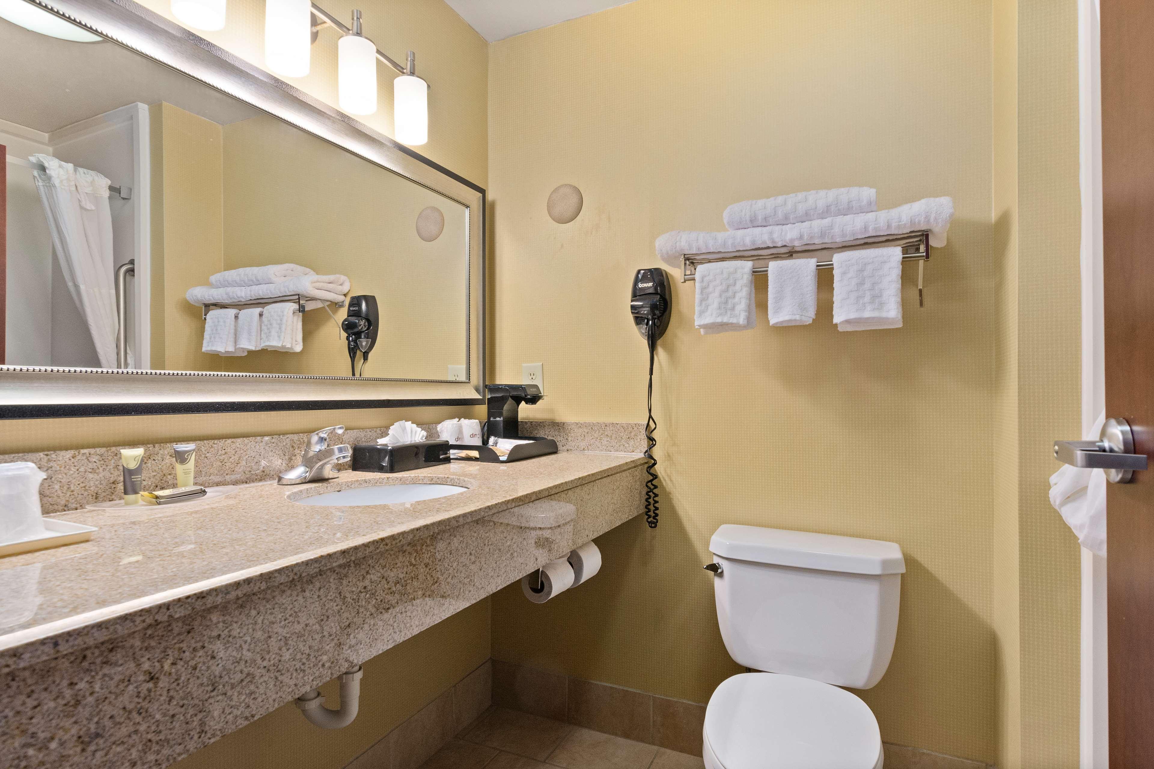 Surestay Plus Hotel By Best Western Portland Route 52 West Экстерьер фото