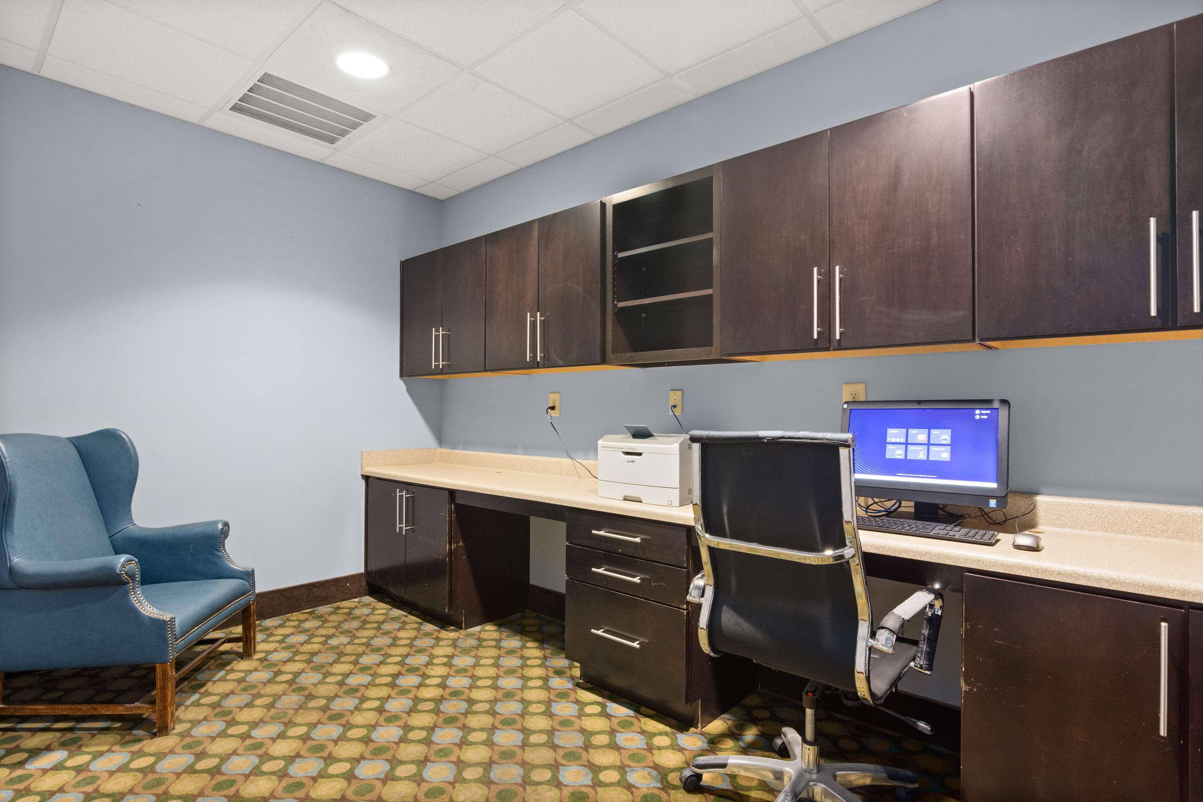 Surestay Plus Hotel By Best Western Portland Route 52 West Экстерьер фото